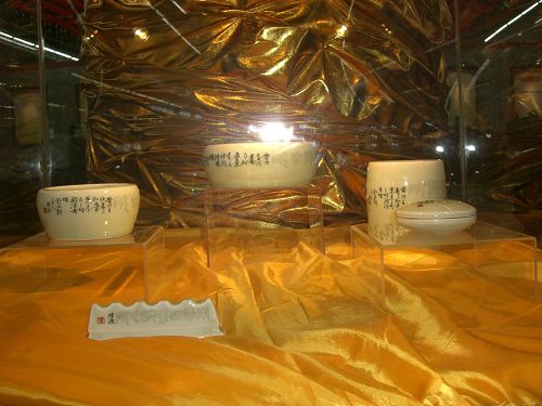 鲁青瓷刻瓷文具